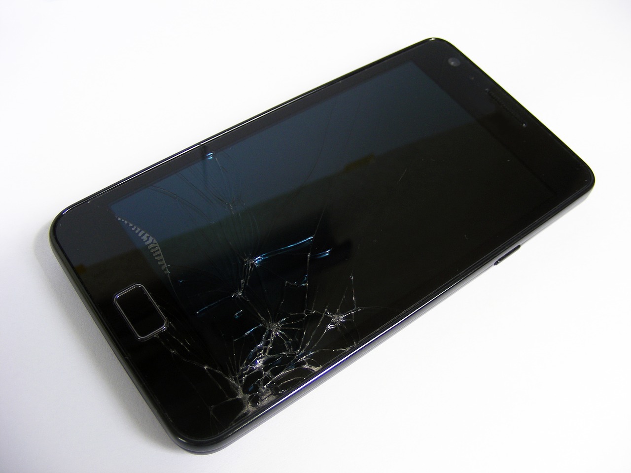 Czy opłaca się naprawiać uszkodzony telefon?