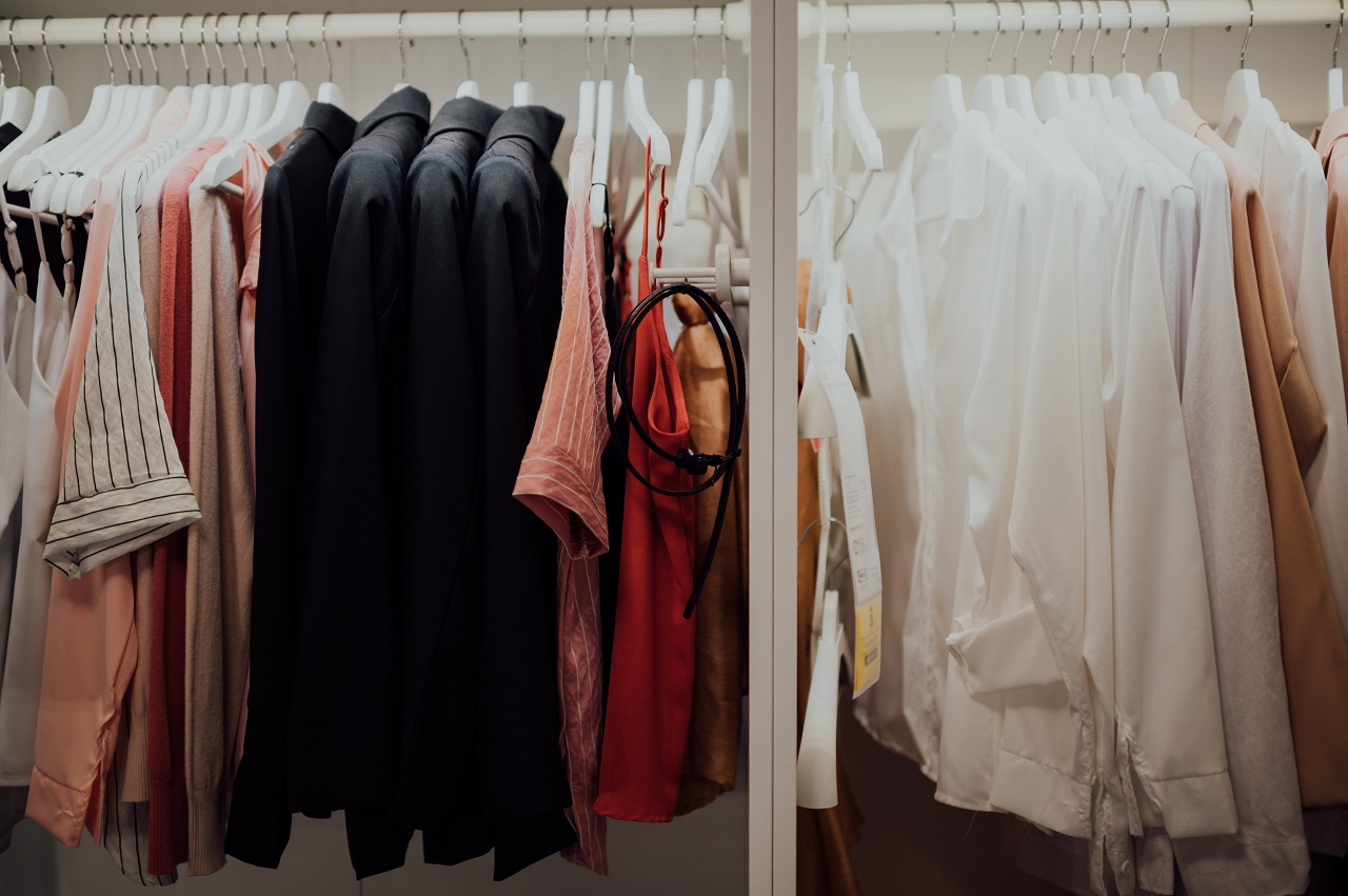 Jak zaopatrzyć własną garderobę w eleganckie ubrania?