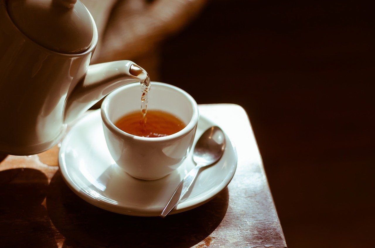 Dlaczego warto sięgać po napar z białej herbaty?