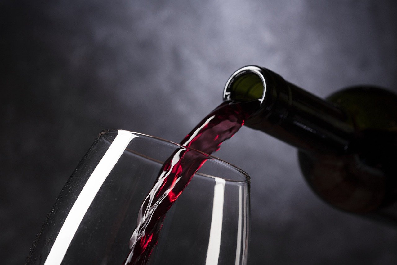 Na podstawie jakich cech dokonuje się oceny jakości wina?
