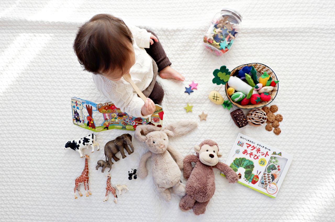 Jakie zabawki wspomagają rozwój dzieci?