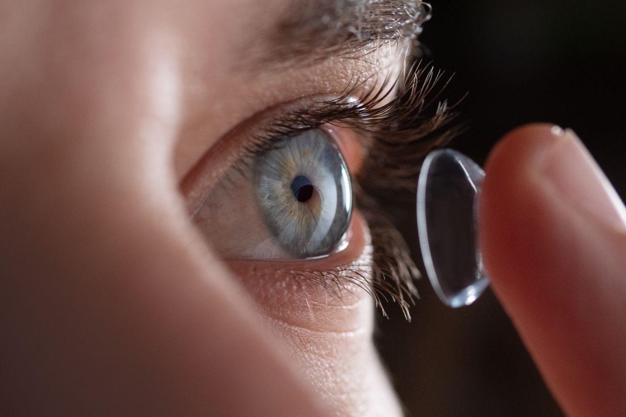 Jakie wady wzroku można skorygować wszczepieniem soczewki?