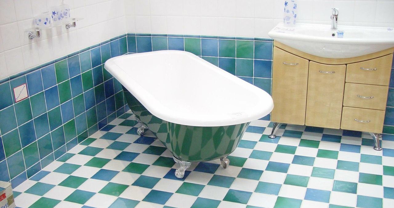 Efektowne wykończenie łazienki – a może postawić na mozaikę?