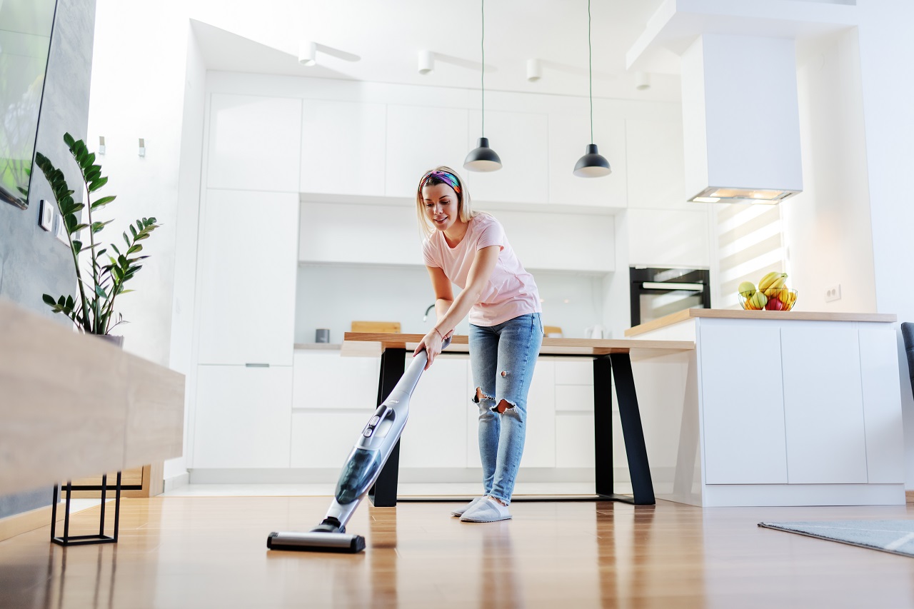 Firmy sprzątające – czy warto powierzyć im zrobienie porządku w swoim domu?